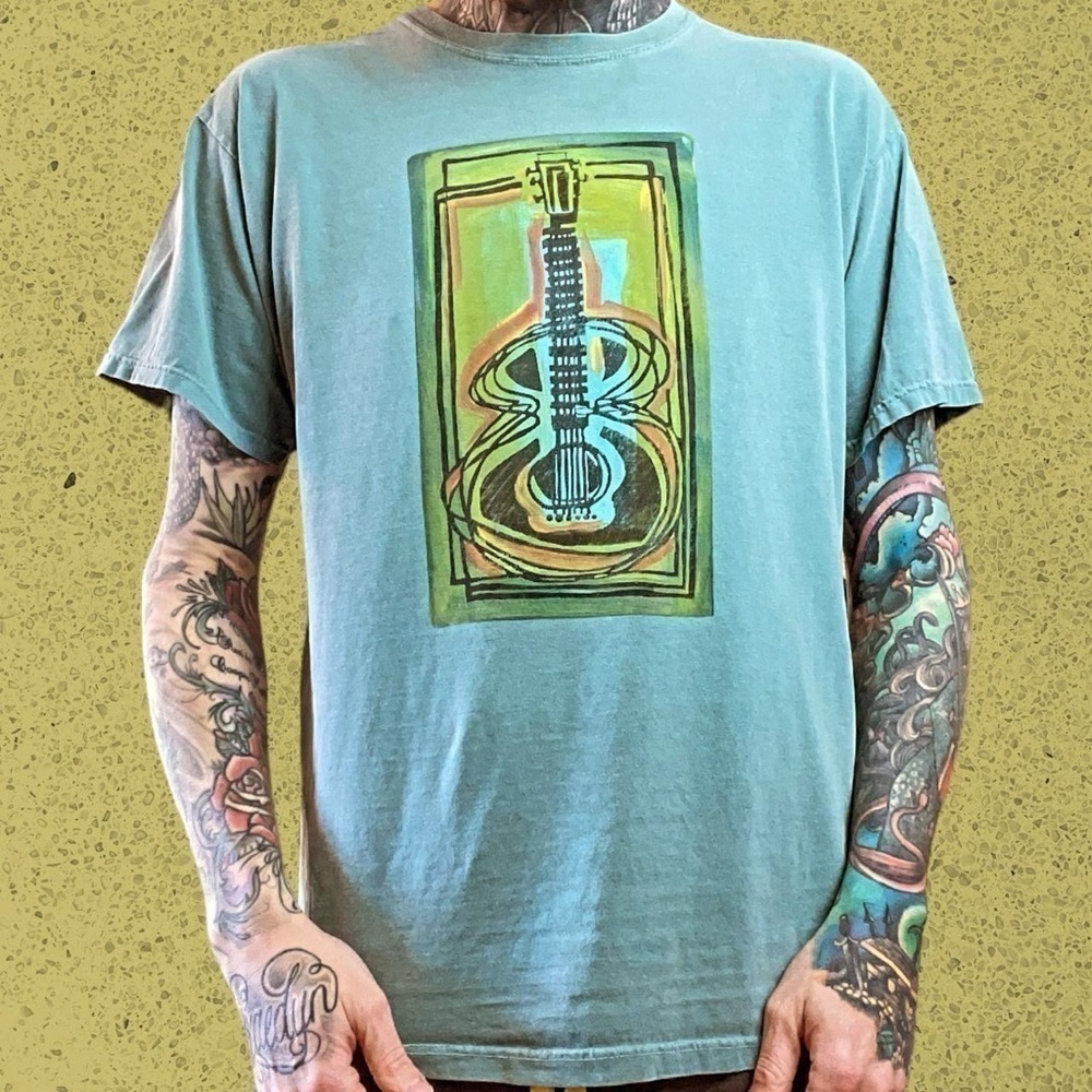 Vintage men’s Guitar art t shirt